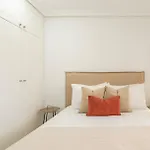 Sunny 2-bedroom Pool & Terrace Daire *