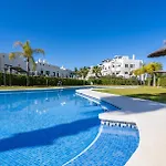 Sunny 2-bedroom Pool & Terrace *