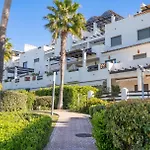 Daire Sunny 2-bedroom Pool & Terrace Estepona