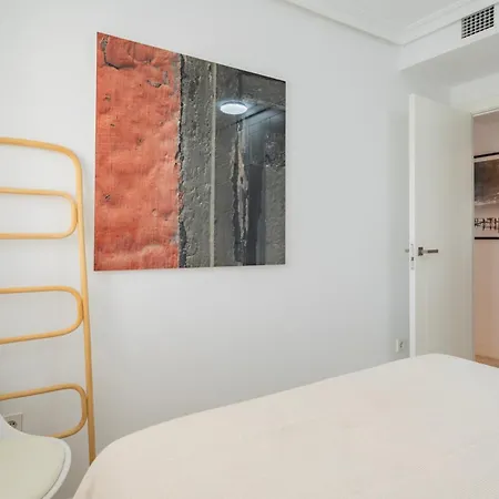 Sunny 2-bedroom Pool & Terrace Daire Estepona