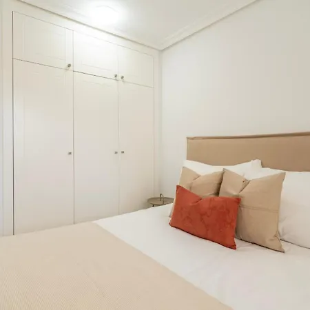 Sunny 2-bedroom Pool & Terrace Estepona