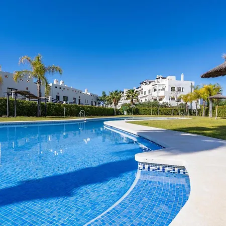 Sunny 2-bedroom Pool & Terrace *